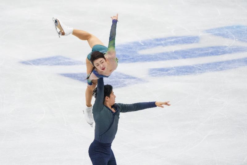 开云官方网站-复出征战米兰冬奥会，“葱桶组合”再次冲击双人滑领奖台